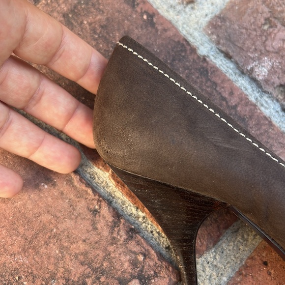 PRADA Vintage Leather Pointed Toe Pumps With Floral Buckle. Size 38.🤎 - Picture 15 of 17